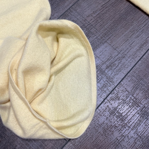 Guest In Residence everywhere cashmere pant in yellow - Picture 9 of 11